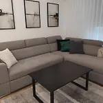 Apartment Em *