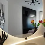 Apartment Em