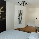 Apartment Em *