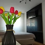 Apartment Em *