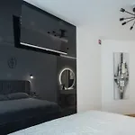 Em Apartment *