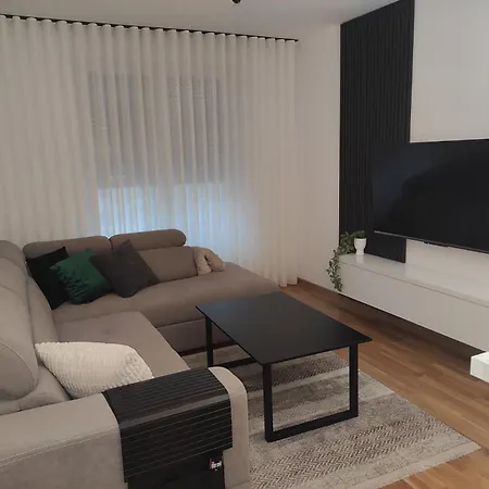 Apartment Em *