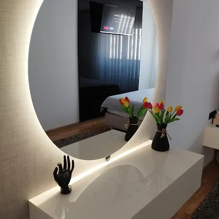 Apartment Em