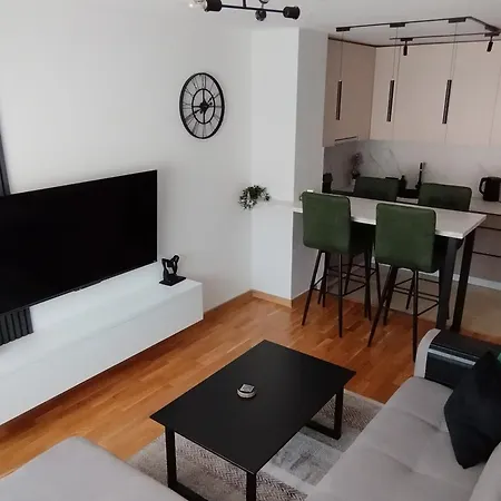 Em Apartment *