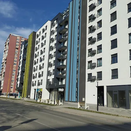 Em * Tuzla