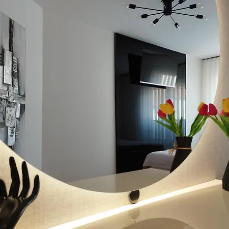 Apartment Em
