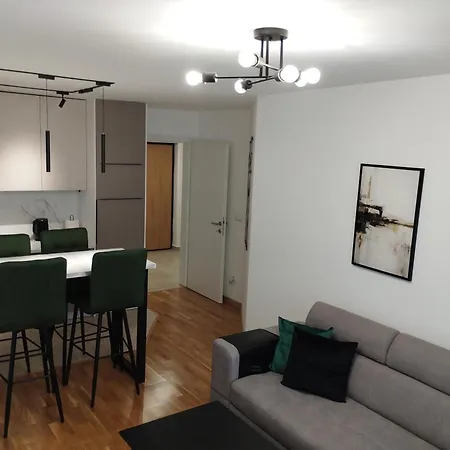 Em Apartment *