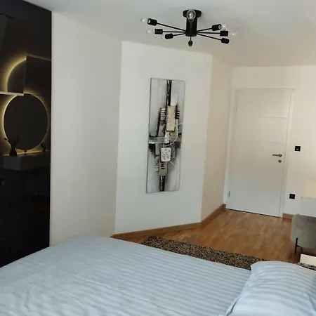 Apartman Em *
