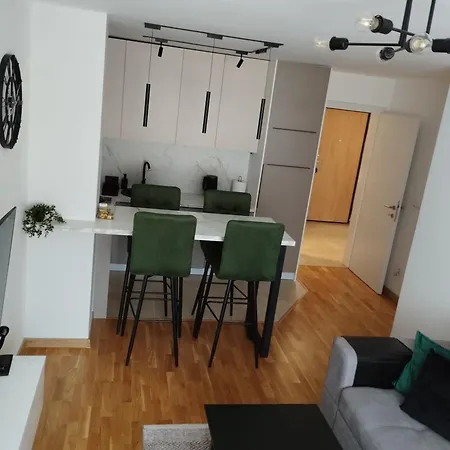 Apartment Em
