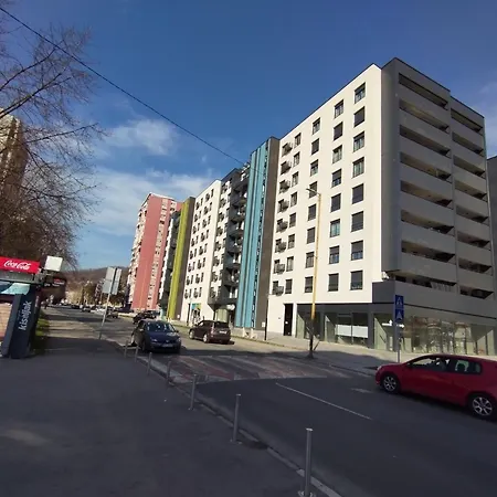 Em * Tuzla
