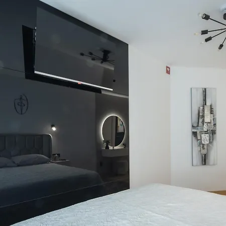 Em Apartment *